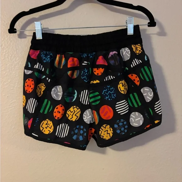 Lululemon Tracker Short 2015 Seawheeze Circle Pills size 6 - Picture 3 of 4